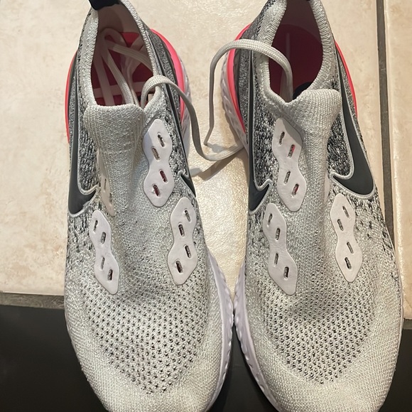 Nike Epic React white/black/pink women’s shoes - Picture 2 of 7